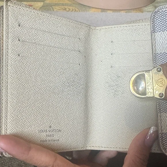 Louis Vuitton Cream and Brown Checkered Wallet - Picture 4 of 13